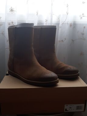 UGG W/Josefene Short Chestnut Suede Boots Sz 12